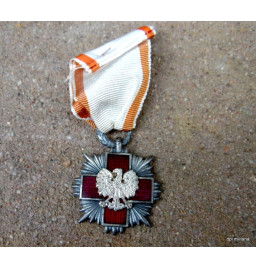 *Médaille croix rouge polonaise*