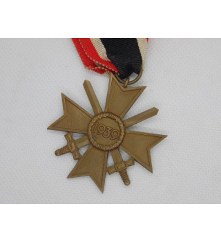*Médaille du mérite de guerre avec épées*
