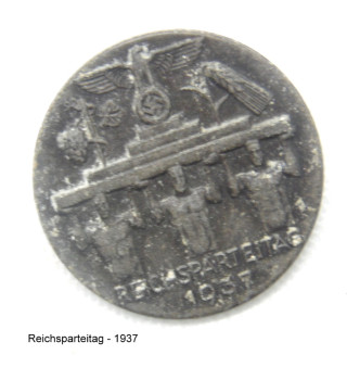 *Abzeichen zum Parteitag 1937*