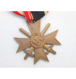*Kriegsverdienstkreuz mit Schwertern*