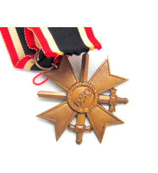 *Kriegsverdienstkreuz mit Schwertern*