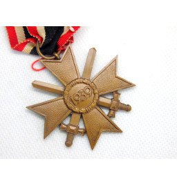 *Kriegsverdienstkreuz mit Schwertern*