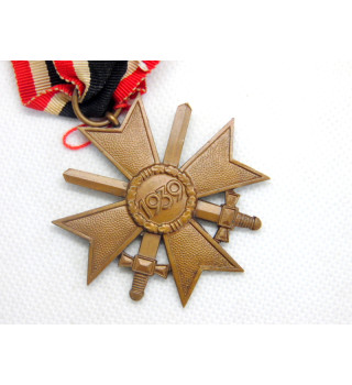 *Kriegsverdienstkreuz mit Schwertern*