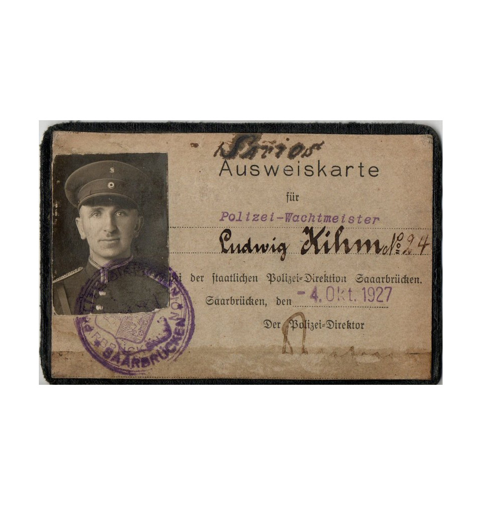 *Berufsausweis eines Polizeibeamten*