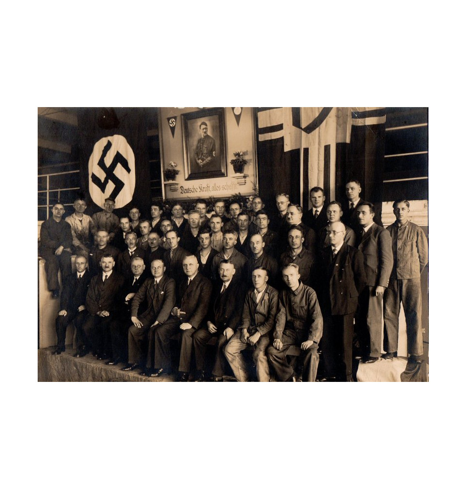 *Gruppenfoto der Arbeiter*