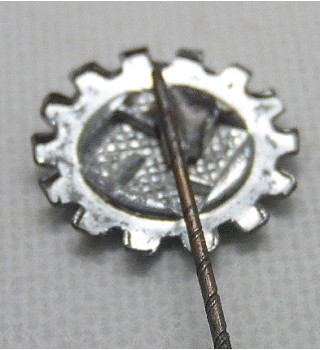 * DAF  - Anstecknadel*