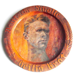 *Handgefertigter Teller*