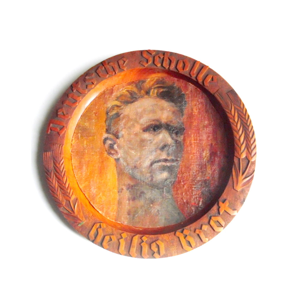 *Handgefertigter Teller*