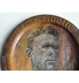 *Handgefertigter Teller*