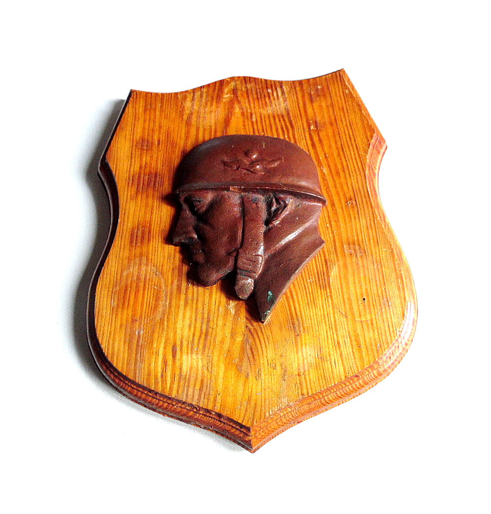 *Wappen eines Fallschirmspringers aus Holz*