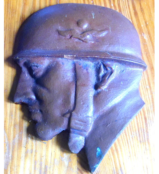 *Wappen eines Fallschirmspringers aus Holz*