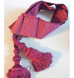 **Gedenkschal zum Spanischen Bürgerkrieg**