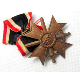 *Kriegsverdienstkreuz mit Schwertern*