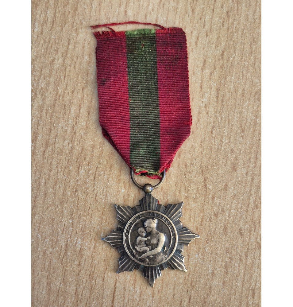 *Médaille de la famille française*