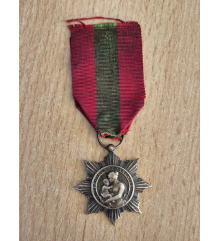 *Bronzemedaille der französischen Familie*