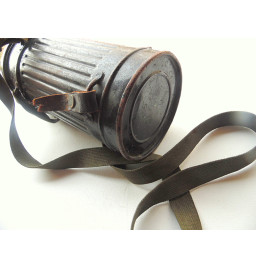 *Deutsches Gasmaskenetui*