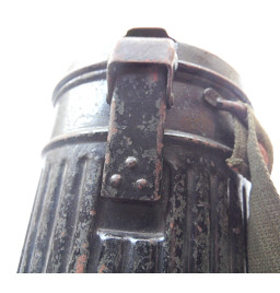 *Deutsches Gasmaskenetui*