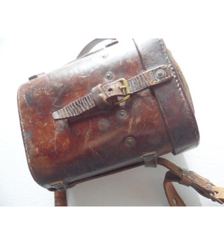 *Fernglasetui aus Leder *