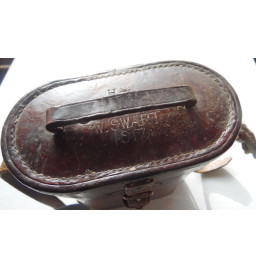 *Fernglasetui aus Leder *