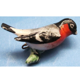 Figurine en porcelaine d'un bouvreuil